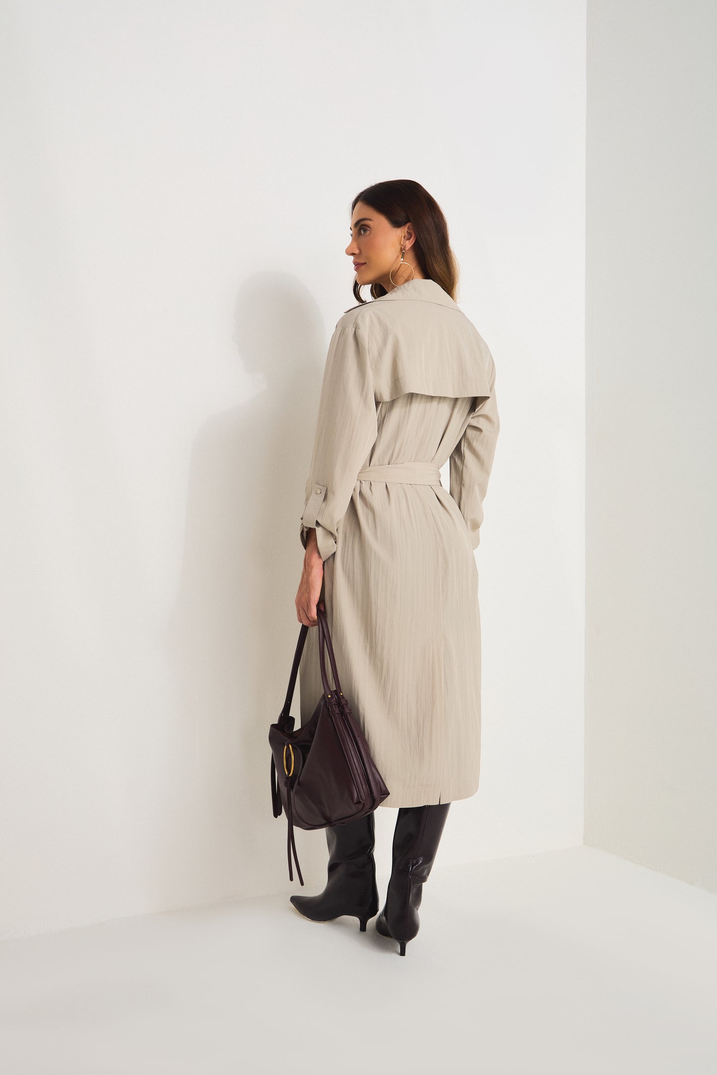 Trench Coat com Faixa em Alfaiataria Empapelada
