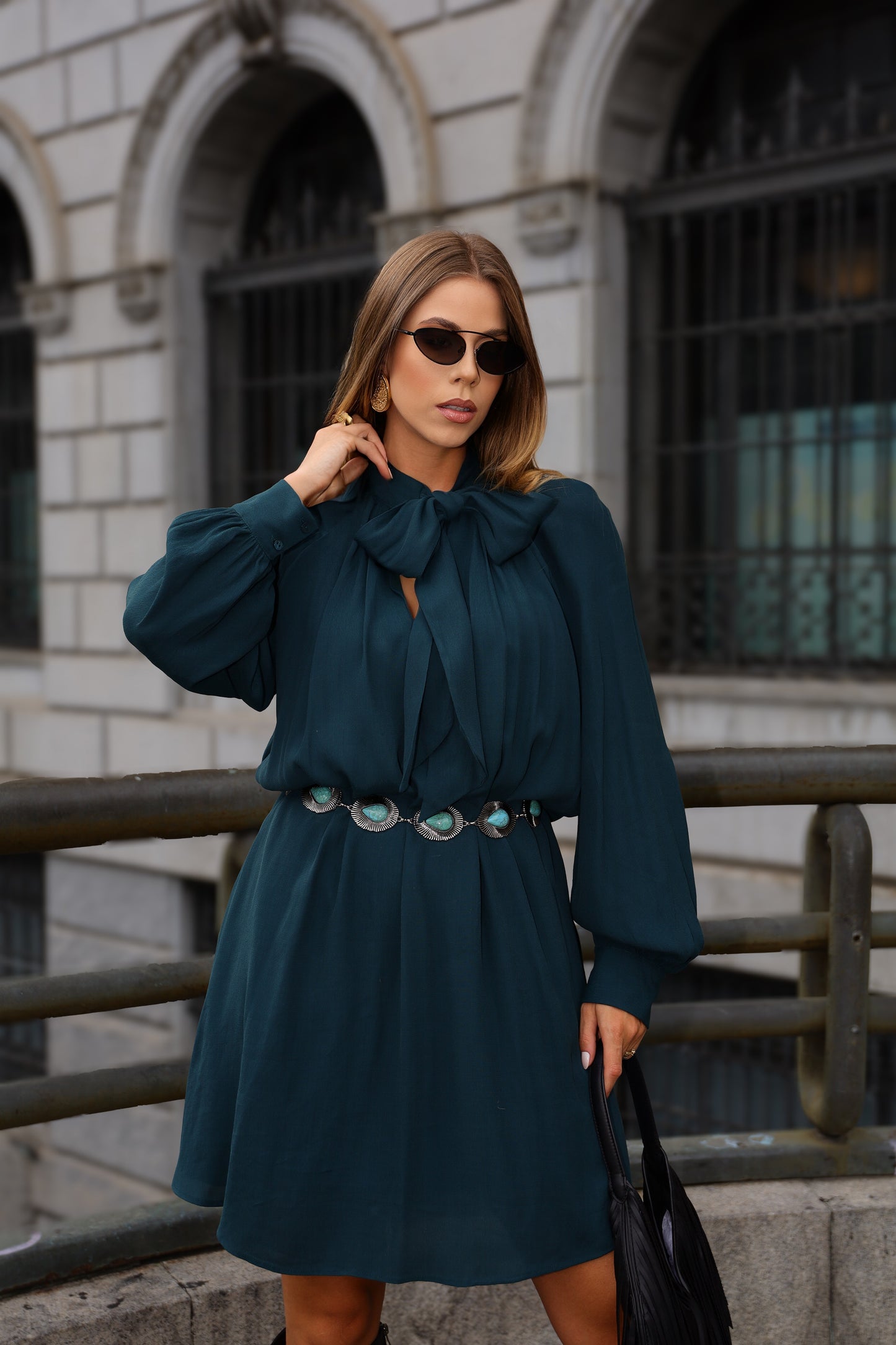 Vestido Curto Manga Longa em Crepe