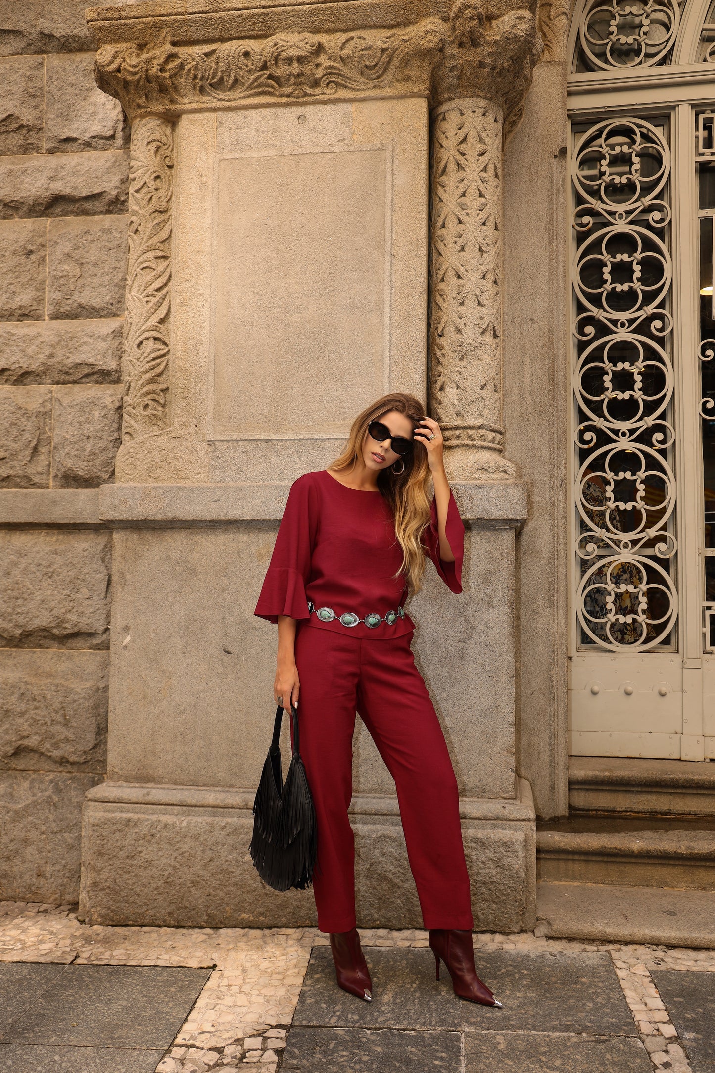 Conjunto em alfaiataria calça reta e blusa manga com babado