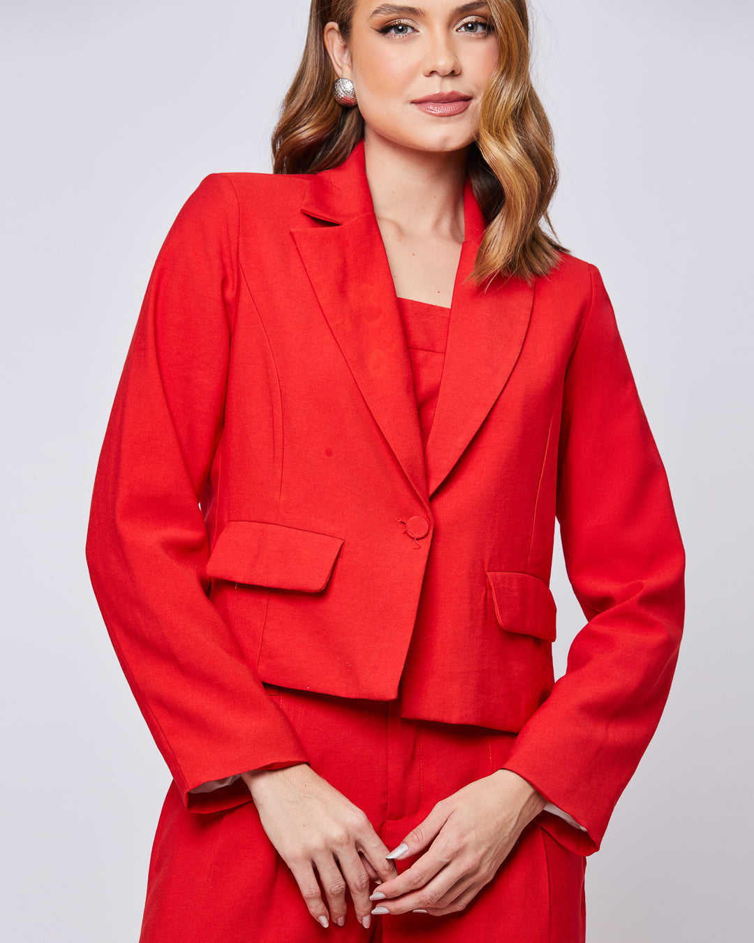 Blazer cropped em alfaiataria.