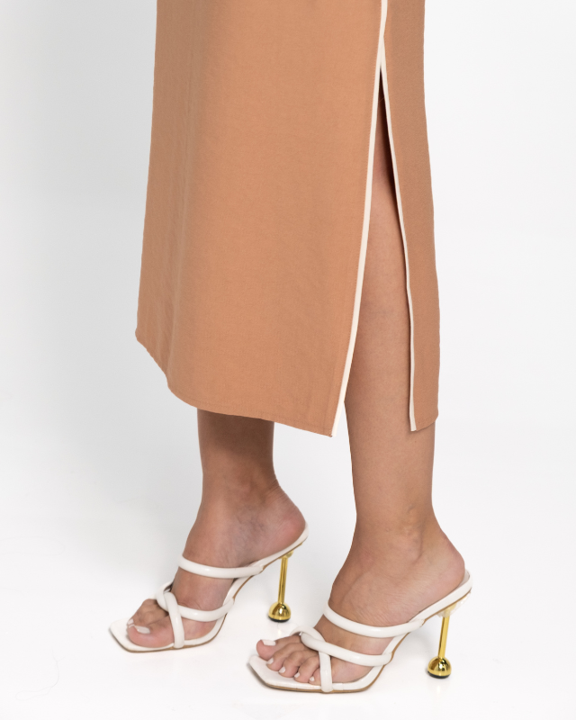 Vestido Longo Decote V com Vivo e Faixa