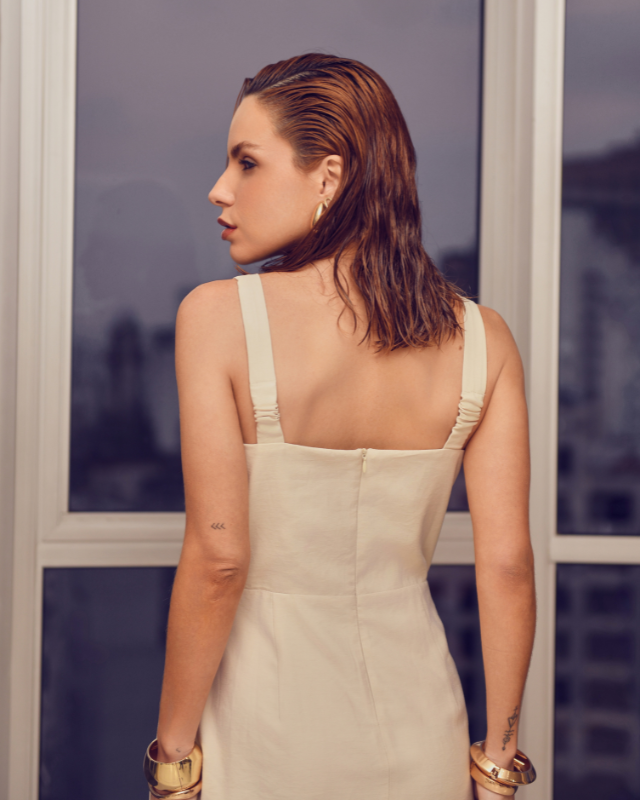 Vestido Midi com Transpasse e Fivela de Metal em Alfaiataria