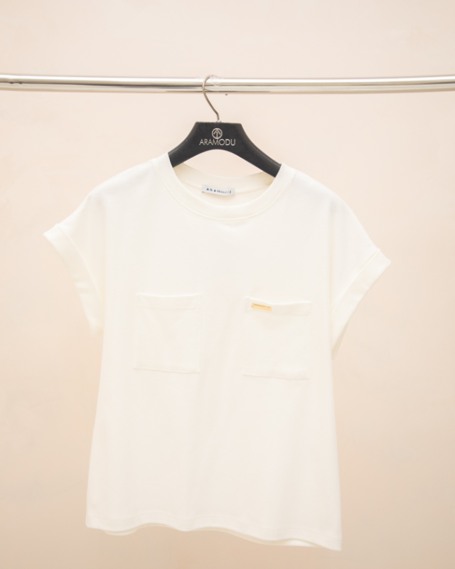 T-shirt de malha com Bolso e pingente