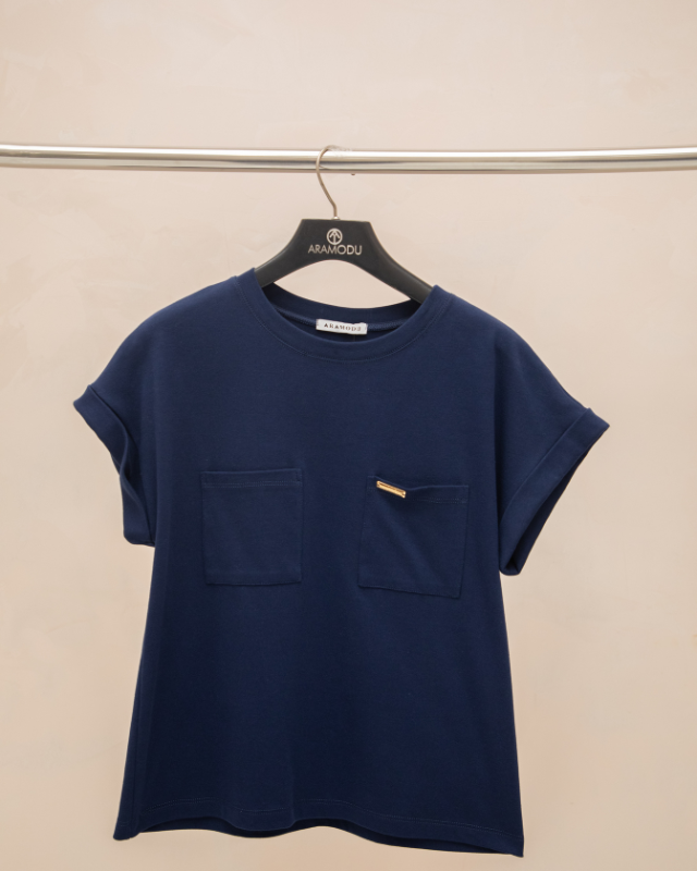 T-shirt de malha com Bolso e pingente