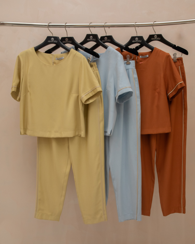 Conjunto em Alfaiataria Bicolor de Blusa e Calça com Vivo