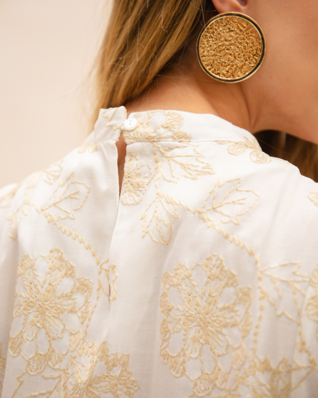 Blusa Meia Manga em Viscose com Bordado Barrado