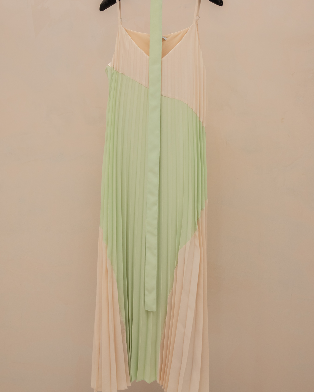 Vestido Midi Plissado Bicolor