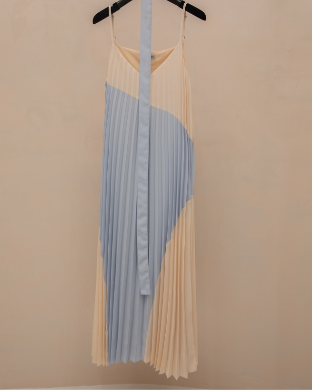 Vestido Midi Plissado Bicolor