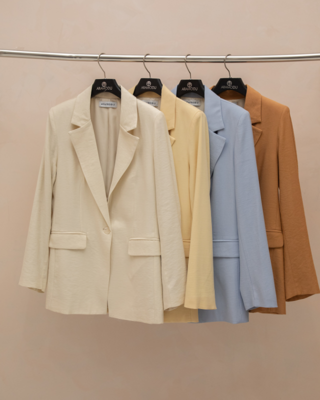 Blazer Alongado em Alfaiataria com Abotoamento Frontal