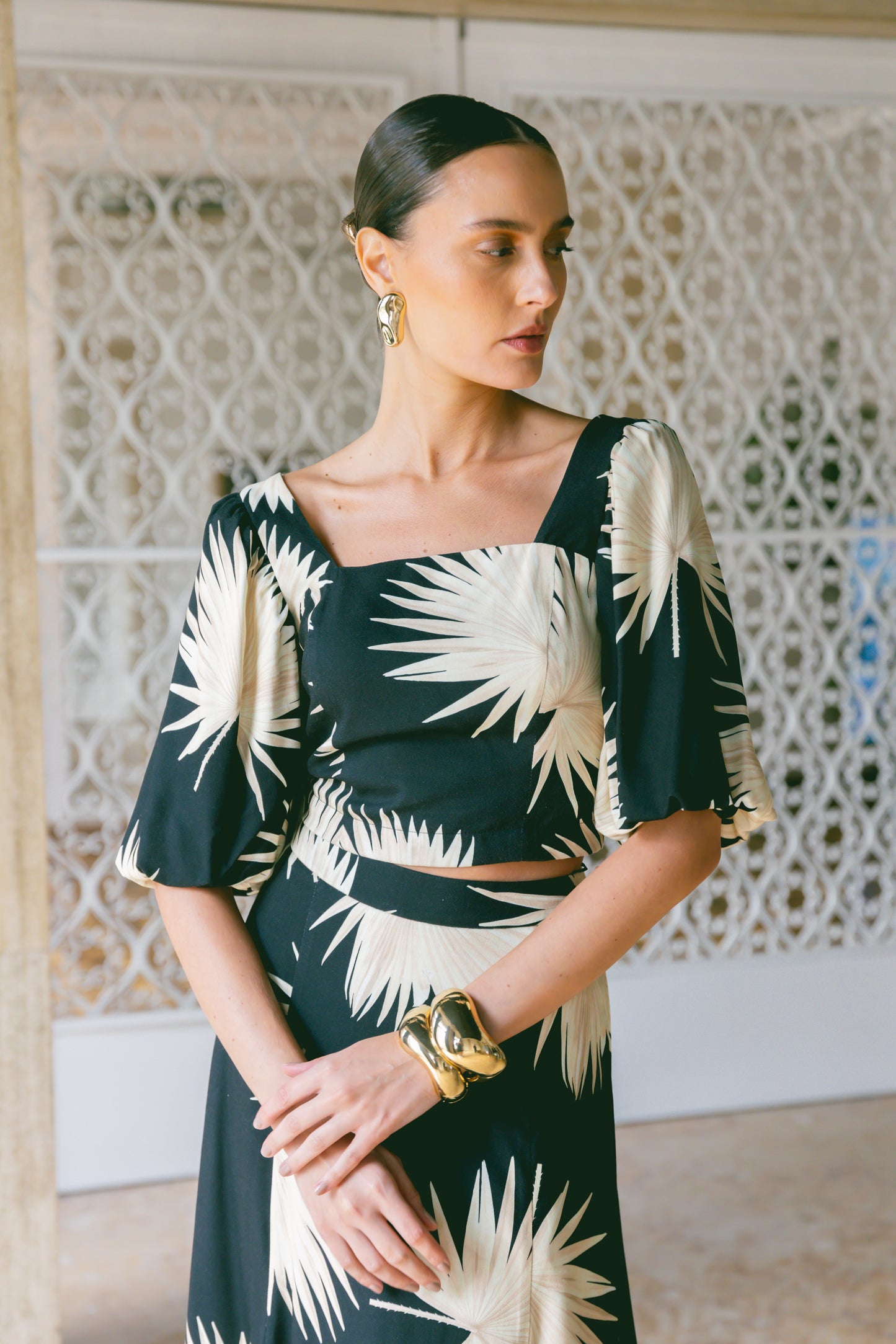 Conjunto Estampado em Viscose com Saia Midi e Blusa Cropped