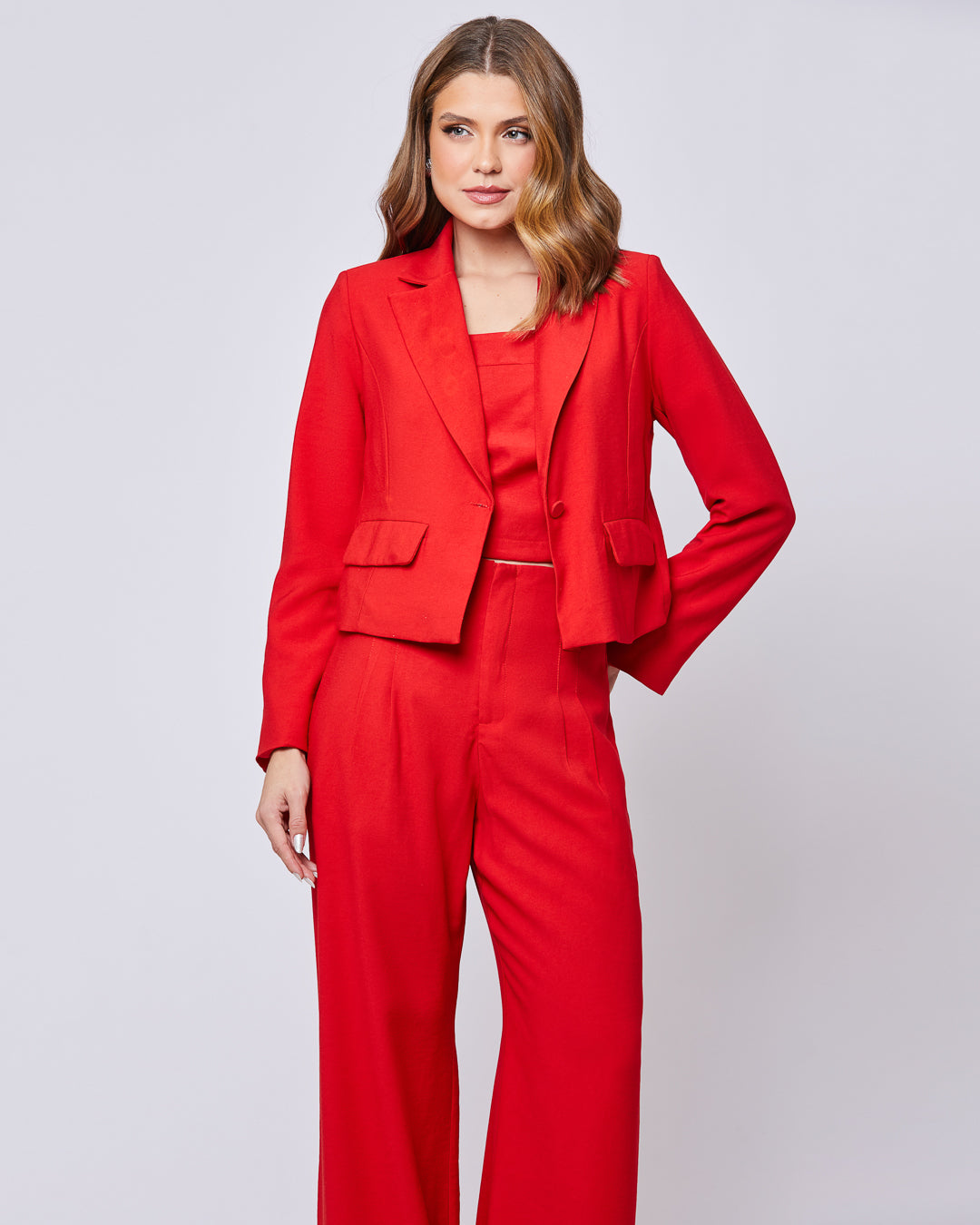 Blazer cropped em alfaiataria.