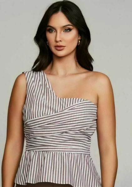 Blusa one shoulder assimétrica em tricoline listrado