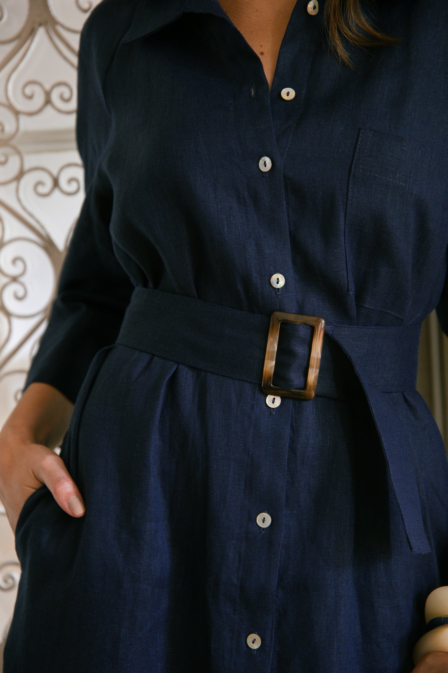 Vestido chemise midi em linho com faixa