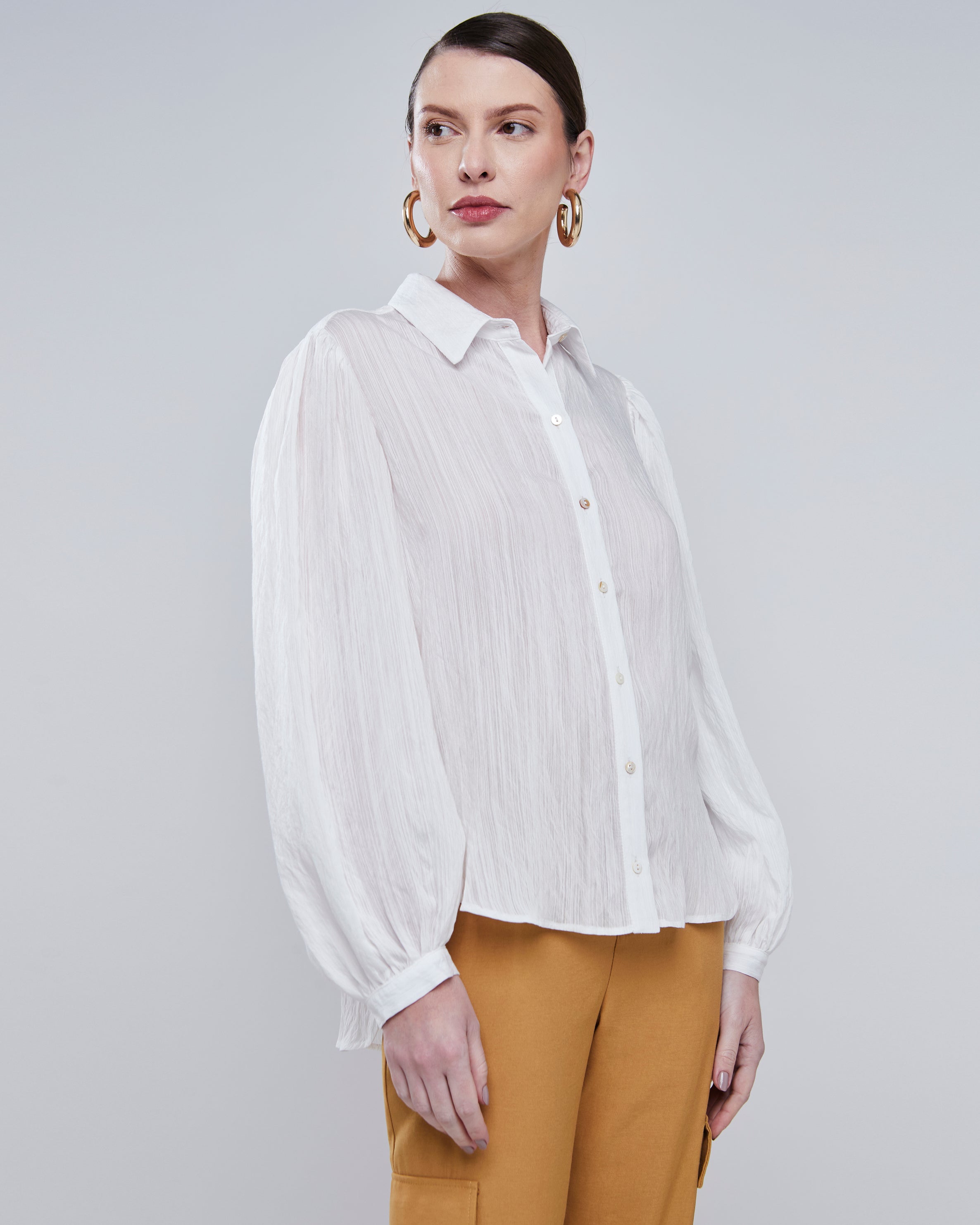 Camisa em Viscose Aramodu - Manga Longa e Deslocada - Cor Off-White