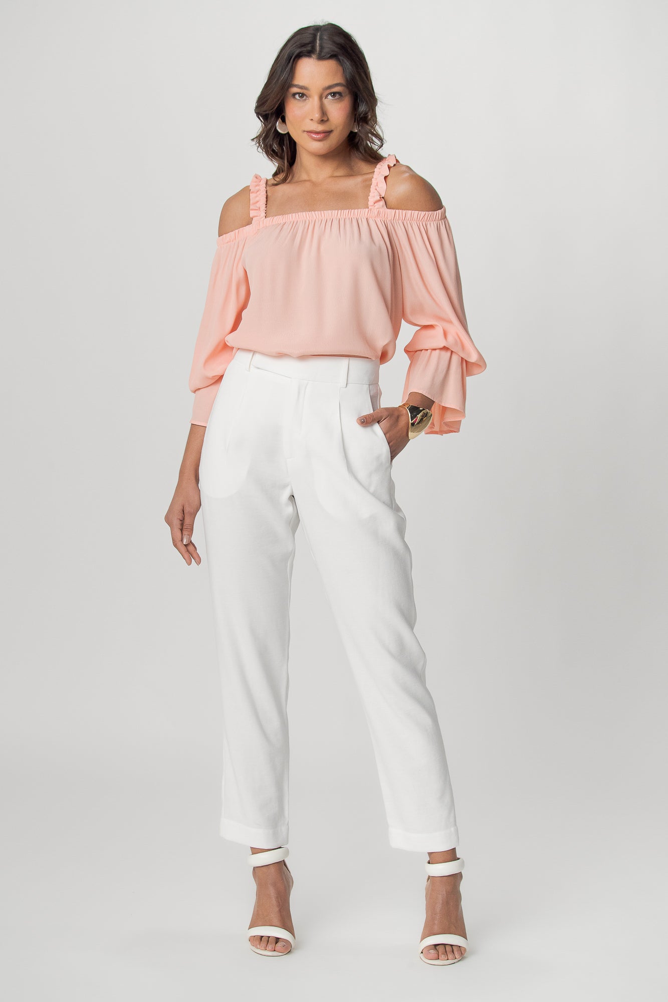 Blusa ombro a ombro Aramodu crepe alça franzida elegante, cor rosa blush