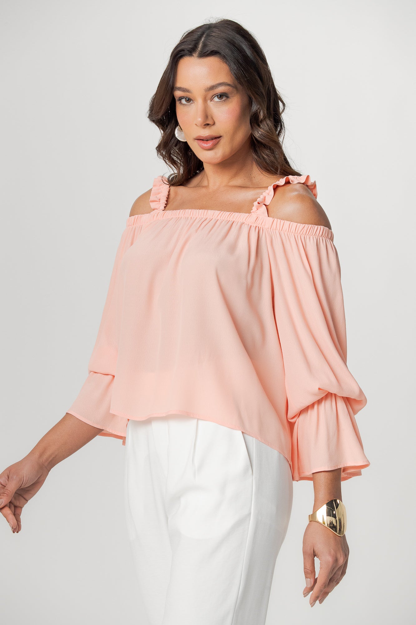 Blusa ombro a ombro Aramodu crepe alça franzida elegante, cor rosa blush