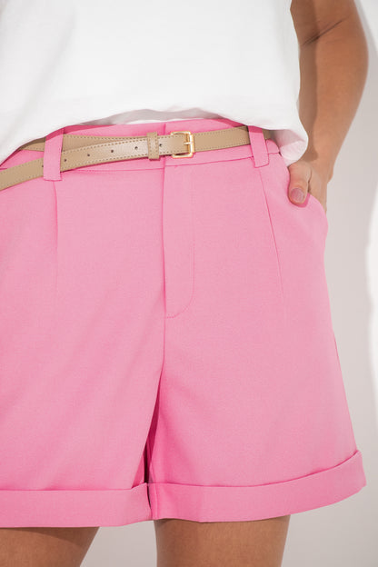 Shorts em crepe com cinto e barra italiana