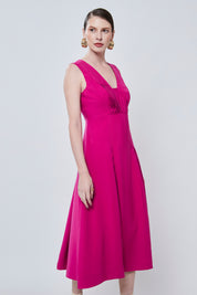 Vestido Midi Alfaiataria Aramodu - Pregas e Decote em V, cor Rosa Fucsia