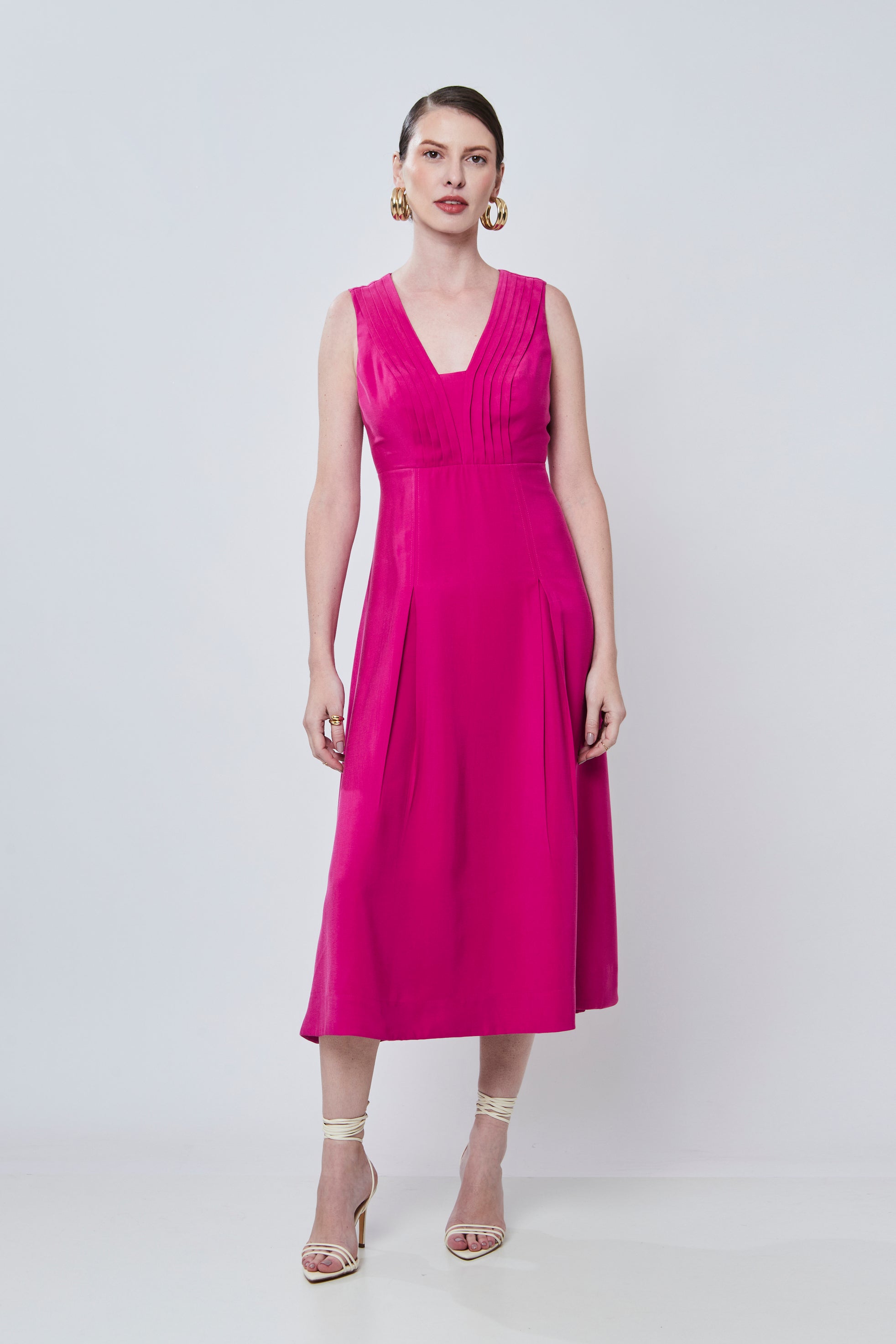 Vestido Midi Alfaiataria Aramodu - Pregas e Decote em V, cor Rosa Fucsia