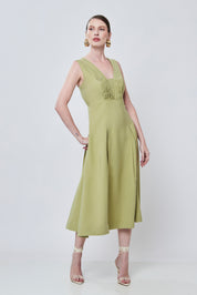 Vestido Midi Alfaiataria Aramodu - Pregas e Decote em V, cor verde