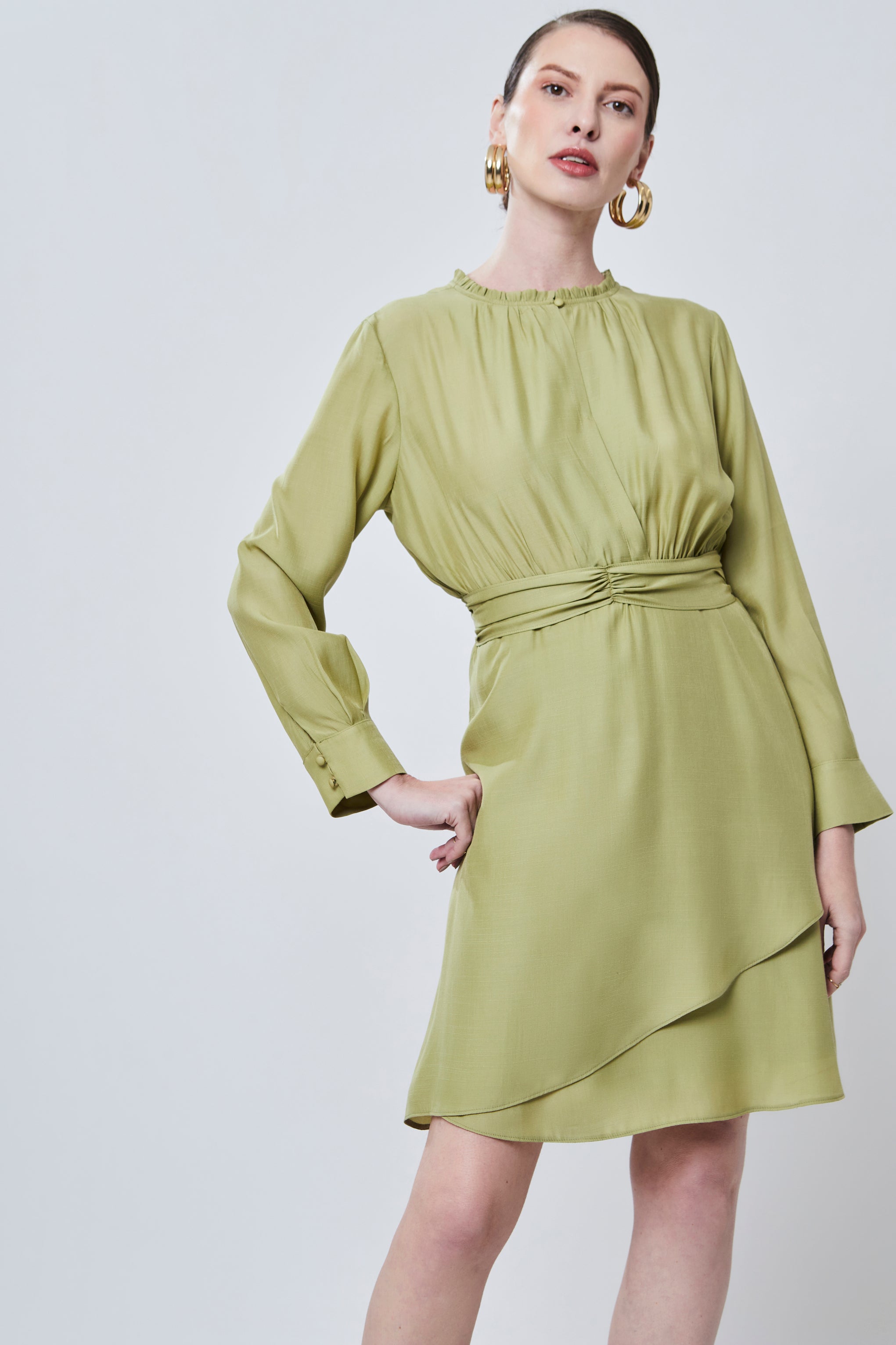 Vestido Midi Viscose com Babado na Gola - Aramodu, Cor verde oliva