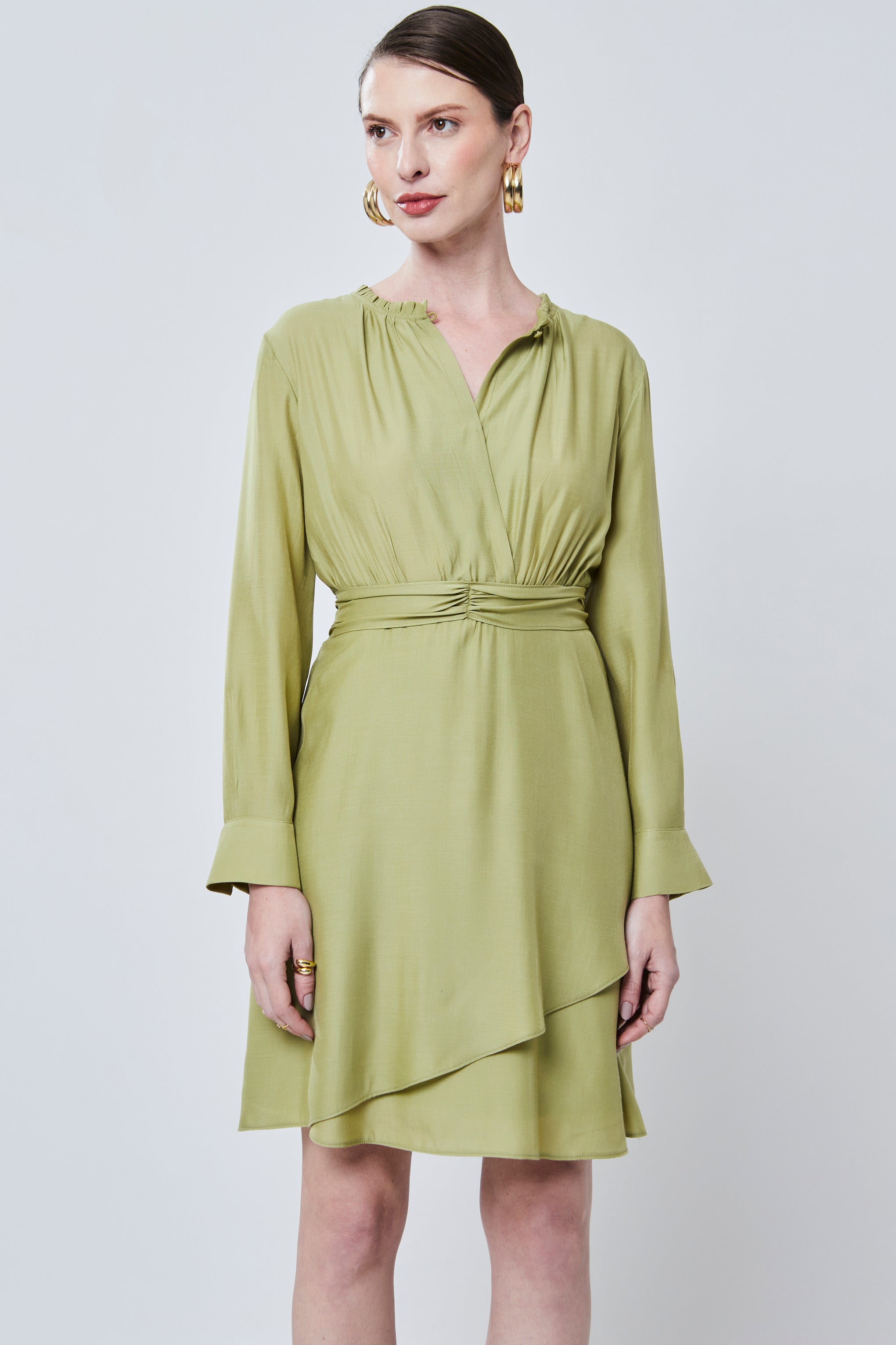 Vestido Midi Viscose com Babado na Gola - Aramodu, Cor verde oliva