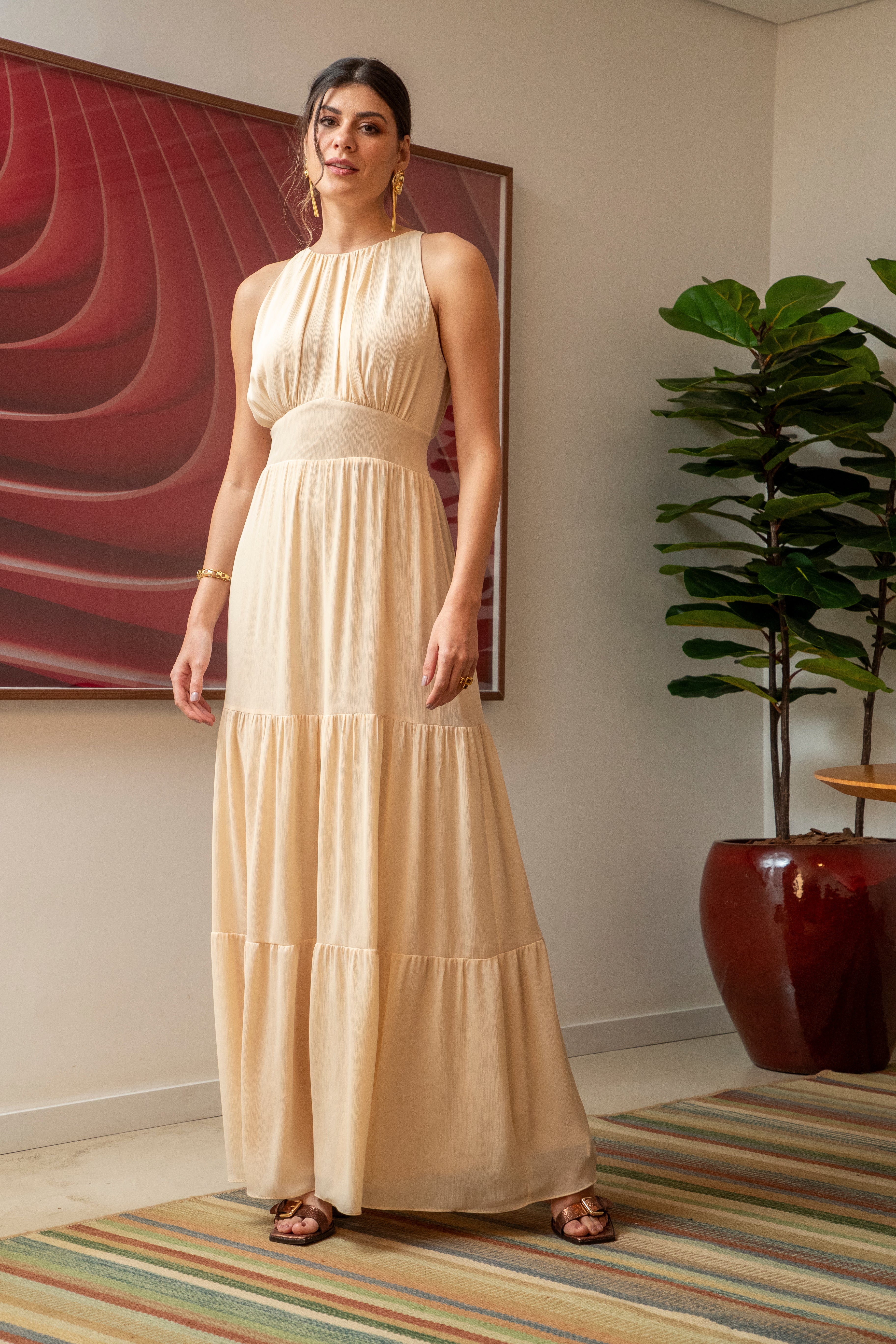 Vestido Longo em Crepe com Busto Franzido - Aramodu Elegante, Cor Cru