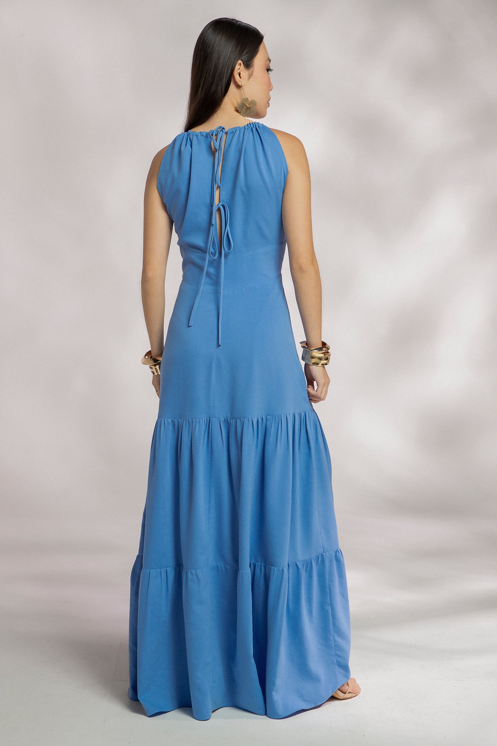 Vestido Longo Viscose Recortes Cut Out Decote V Aramodu, cor azul.