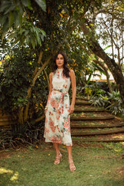 Vestido midi em chiffon estampado com gola alta e faixa