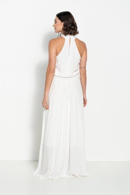 Vestido em crepe com aplique orgânico no decote e faixa.