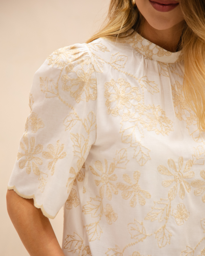 Blusa Meia Manga em Viscose com Bordado Barrado
