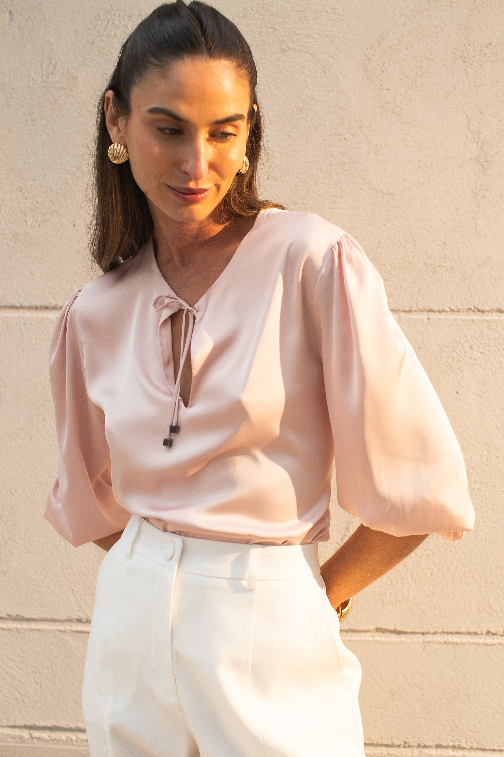 Blusa em cetim com laço no decote, Cor Rosa blush